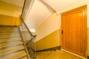 GuestHost - The Booklover Apartment