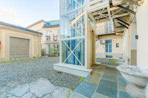 GuestHost - The Booklover Apartment