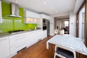 Contemporary 2BDR City Retreat