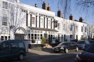 Central 1 Bedroom Apartment with Parking