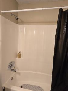 Private Queen Room Guesthouse near Stone Mountain