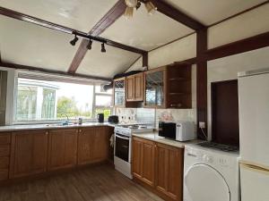 Athlone country house with lake access