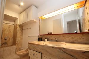 PROCHE CARLTON One bedroom Apartment