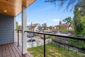 Stunning Meredith Condo with Water Access & Mooring