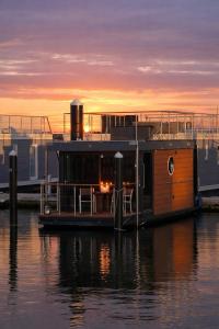 ÖKO Budget Hausboot Retreat Morgenrot