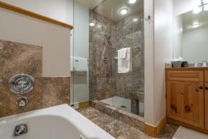 Bear Creek Lodge 201 condo