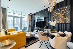 Ultra-Luxe Breathtaking Canal Views l Business Bay