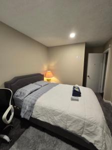 Private Queen Room with Smart TV Guesthouse