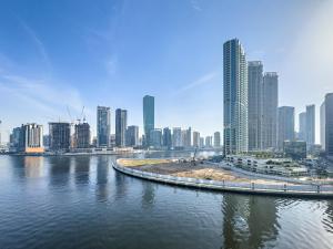 Ultra-Luxe Breathtaking Canal Views l Business Bay