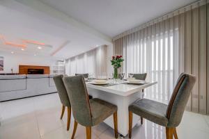 Unique - Spacious 3BR Premium Flat