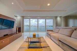Unique - Spacious 3BR Premium Flat