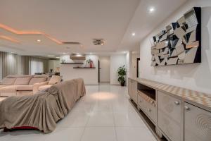 Unique - Spacious 3BR Premium Flat