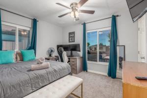 3BR Phoenix Home with Game Table BBQ & Parking