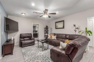 3BR Phoenix Home with Game Table BBQ & Parking