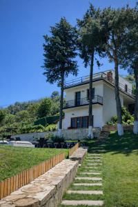 Ivertubnis Party house