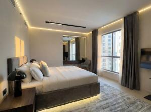 Luxury 2BR - 4 min Walk to Beach - Pool and Gym