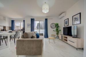 Beautiful 2bdr apt in Sliema with city views
