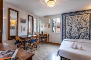 Santi Apostoli Home by Halldis