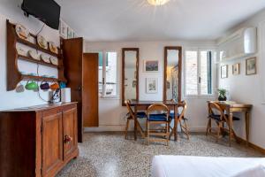 Santi Apostoli Home by Halldis