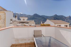 RentitSpain - Güejar Sierra - Moderno y Confortable Veleta II, con Aparcamiento, Terraza y WI-FI