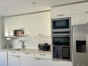 Cosy Victorian house with free parking & fireplace