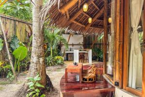 The Bamboo Houses - Tropical Gardens & Nature