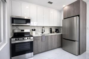 Luxury 1 King BR Retreat near Calle Ocho