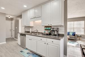 Quiet Suburban Huntsville Home: 8 Mi to Madison!