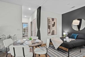 4BR King Bed Luxe Amenities Airport