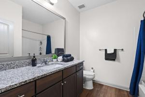 4BR King Bed Luxe Amenities Airport