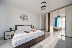 Beautiful 2bdr 2bth apt in Sliema with sea views