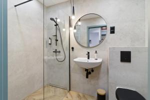 Modern 2-Room Apartment Near Tauron Arena & EXPO, AC, FREE Parking