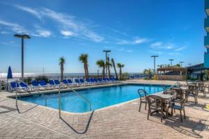 Impeccable Oceanfront Suite, Top Floor! L1543