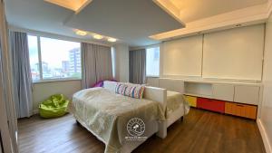 Apto 3 suíte com piscina a 190mts do mar