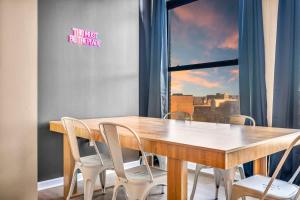 Fun 2Bed Apt Skeeball Foosball FREE Parking