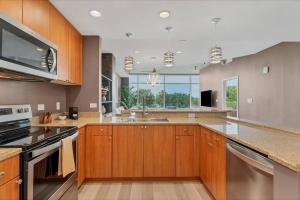 Spacious Apartment Masterfully Decorated
