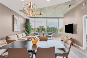 Spacious Apartment Masterfully Decorated