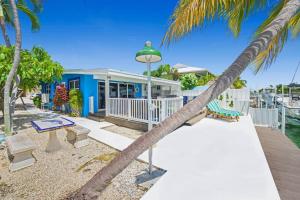 Castaway on the Canal and Cabana Club Included