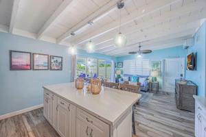 Castaway on the Canal and Cabana Club Included