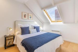 Madrid Attic with Terrace in Historic Las Letras