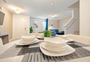 Elegant 3BR Retreat King Bed Near Cary & NC State