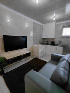 Mama Rs Budget-friendly BACKROOM 3