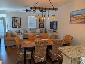 Captivating 4 bedroom House with Double Balconies and a Community Pool-Angler Villas 3