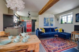 2 Bed in Field Dalling oc-1988