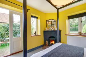 2 Bed in Field Dalling oc-1988