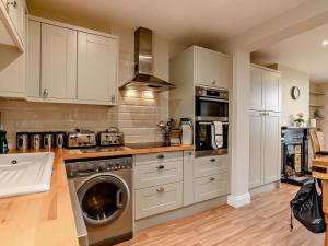 4 Bed in Norwich oc-91480