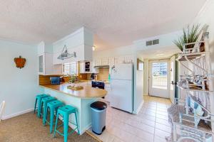 NTB1867 A Place Between the River and Sea