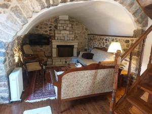 Andromahi Stone House