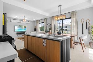 NOK Spacious 3BR Villa with Patio By Vistacana