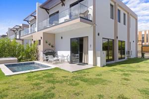 NOK Spacious 3BR Villa with Patio By Vistacana